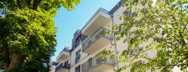 Header_Anlage-600x229 Fassade von modernen Mehrfamilienhusern, Wohnen in der Stadt